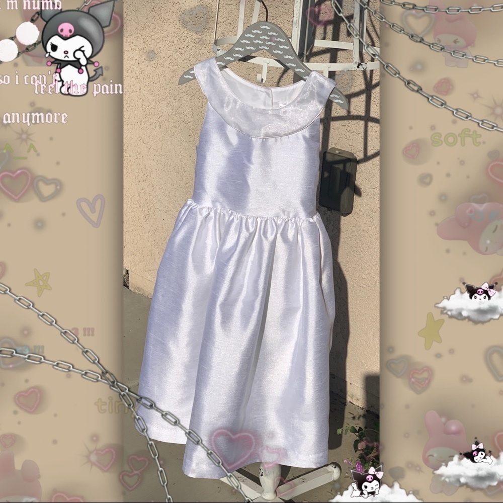 Cherokee White Sleeveless Shiny Formal Dress.
